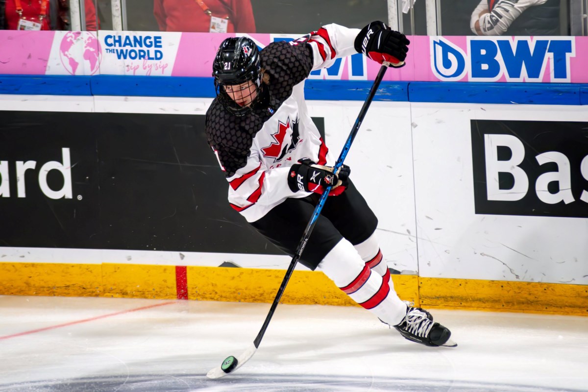 Oakville hockey player named to Team Canada